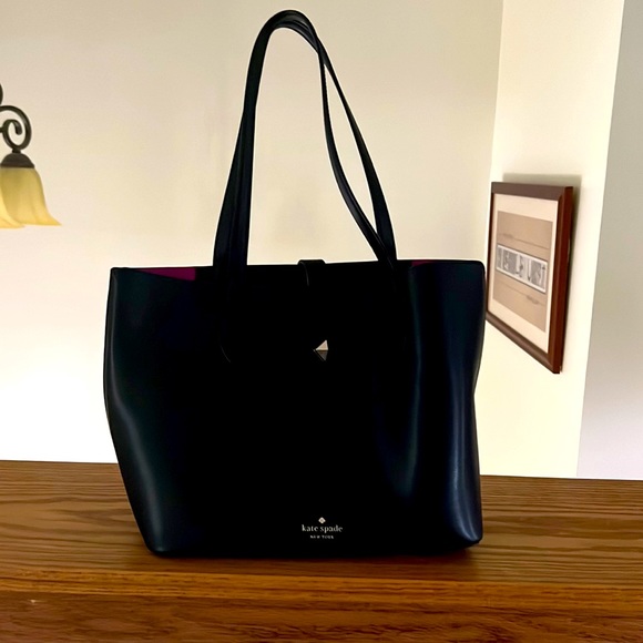 Kate Spade black purse with clover clasp - Picture 1 of 7